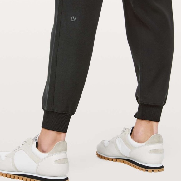 Lululemon🍋On The Fly Jogger - Picture 3 of 8